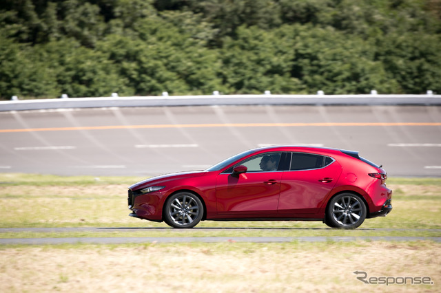 マツダ3 新型(SKYACTIV-D 1.8)