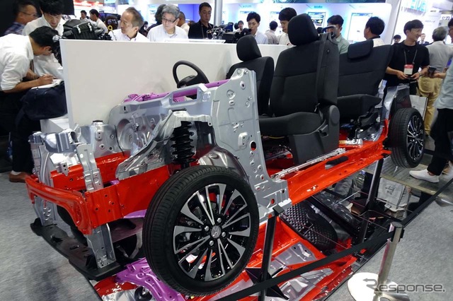 会場内に展示されていた「DNGA」。2025年までに15ボディタイプ/21車種に展開予定