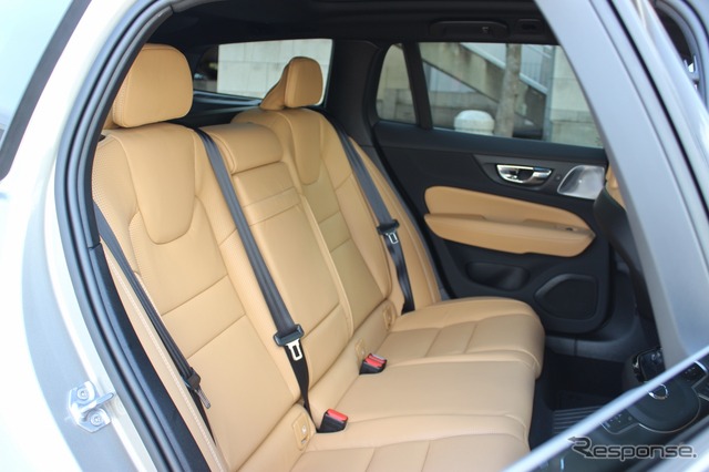 ボルボ V60 T6ツインエンジン(T6 TWIN ENGINE AWD INSCRIPTION)