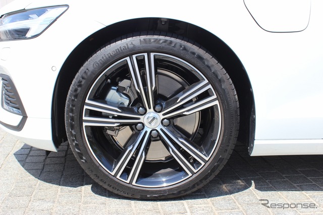 ボルボ V60 T6ツインエンジン(T6 TWIN ENGINE AWD INSCRIPTION)