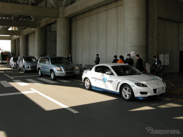 FC EXPO 08…燃料電池自動車が人気の的に