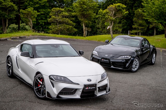 トヨタ スープラ 新型 直6モデルRZ(手前)と直4モデル SZ-R(奥)