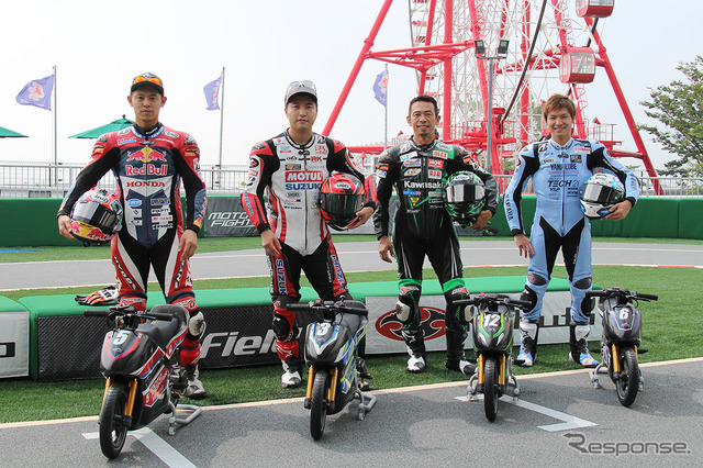 スペシャルマッチに参加したライダー、左から高橋巧、渡辺一樹、柳川明、野左根航汰