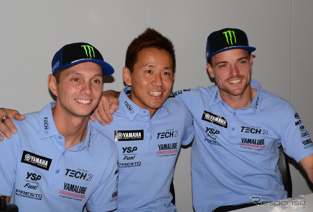 YAMAHA FACTORY RACING TEAM のライダーたち。中須賀克行(中央)は「220周が優勝ライン」と話す