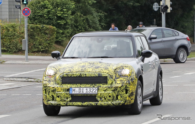 MINI クロスオーバー 改良新型(スクープ写真)