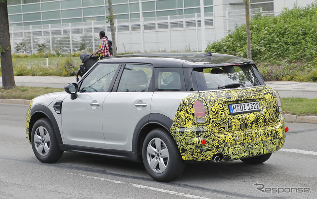 MINI クロスオーバー 改良新型(スクープ写真)