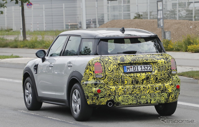 MINI クロスオーバー 改良新型(スクープ写真)