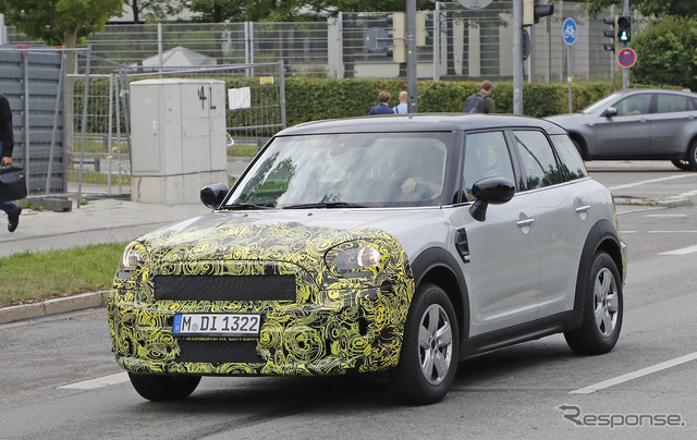MINI クロスオーバー 改良新型(スクープ写真)