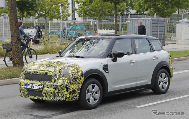 MINI クロスオーバー 改良新型(スクープ写真)