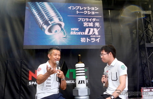 【鈴鹿8耐】メカ好き必見! 初の二輪専用プラグをアピールするNGKブース