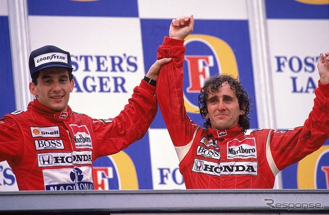 1988年オーストラリアGPで優勝アラン・プロスト（向かって右）、2位セナ