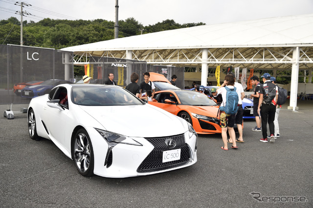 レクサスLCコンバーチブル・プロトタイプお披露目(富士スピードウェイ、SUPER GT 第5戦)