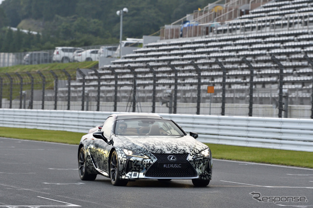レクサスLCコンバーチブル・プロトタイプお披露目(富士スピードウェイ、SUPER GT 第5戦)