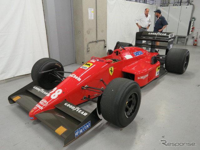 ベルガー氏は今回の富士で、1987年F1日本GPを制した時の愛機「フェラーリF187」と“再会”した。