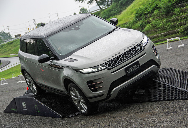 レンジローバー イヴォーク 新型(R-DYNAMIC HSE P300 MHEV)