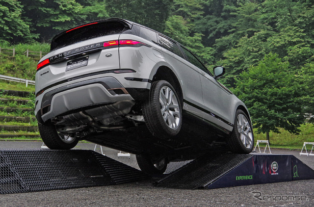 レンジローバー イヴォーク 新型(R-DYNAMIC HSE P300 MHEV)