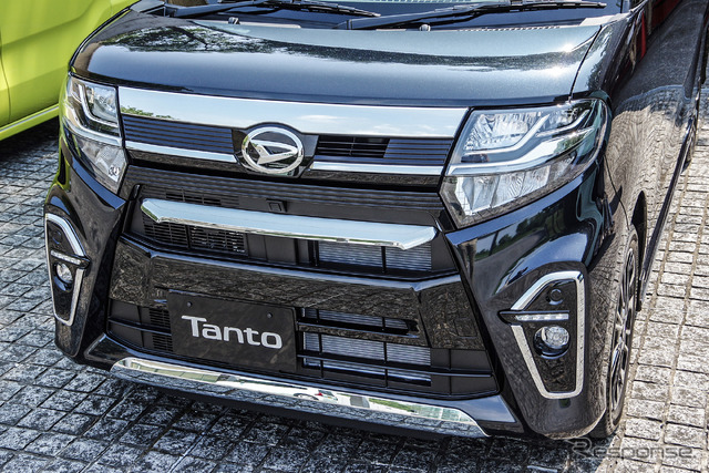 ダイハツ タントカスタム 新型(用品パッケージ装着車)