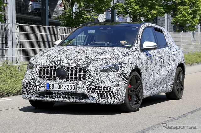 メルセデスAMG GLA35/45 を同時スクープ!写真は「GLA35」