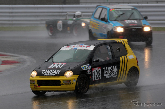 総合3位、GP-2クラス優勝のTeam TANSAN(富士K4-GP)