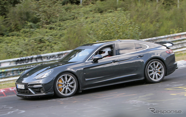 ポルシェ パナメーラ 高性能モデルの開発車両(スクープ写真)