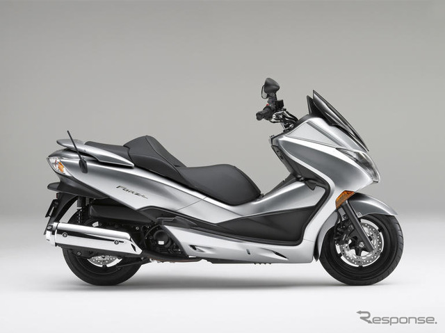 ホンダ フォルツァ にエントリーグレードXを追加