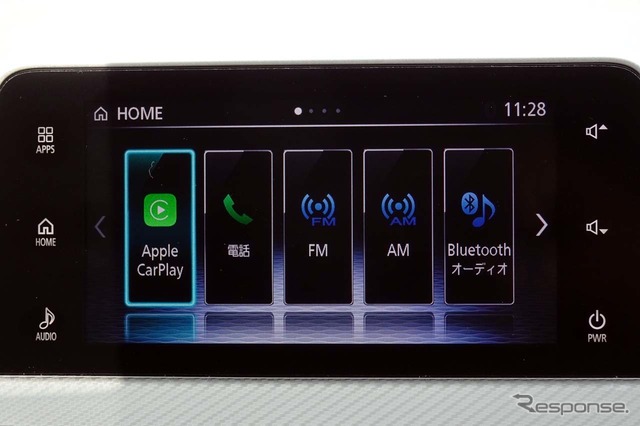 iPhoneを接続したHOME画面。左側のアイコンがCarPlayに切り替わっている