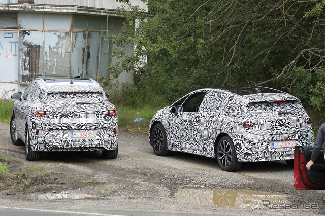 VW ID.4X(左)とID.3(右) のプロトタイプをスクープ
