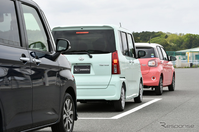 ダイハツ タント 新型の駐車支援機能は、縦列駐車もサポートする