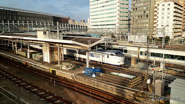 北陸新幹線の全線開業時には終点となる新大阪駅だが、敦賀～新大阪間では市街地を極力地下で通過することになったため、新幹線ホーム地下化へ向けた調査費が計上された。