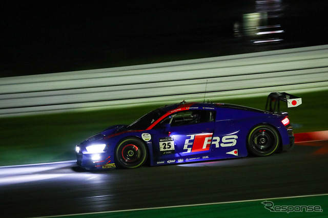 ［鈴鹿10時間］優勝した#25 Audi Sport Team WRT（夜間走行）