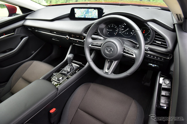 マツダ3新型 ファストバック(2.0 SKYACTIV-G)
