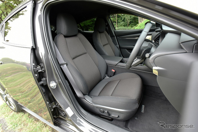 マツダ3新型 ファストバック(2.0 SKYACTIV-G)