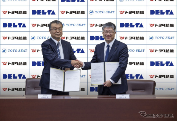 AKI USA 山口浩直社長(左)とトヨタ紡織アメリカ 望月郁夫社長