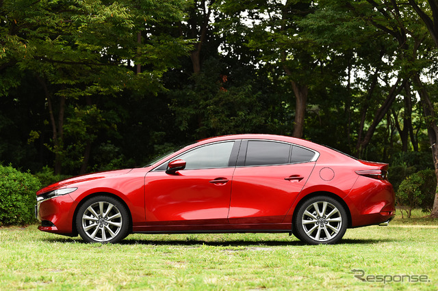 マツダ3新型 セダン(1.8 SKYACTIV-D)