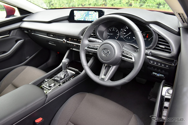 マツダ3新型 セダン(1.8 SKYACTIV-D)