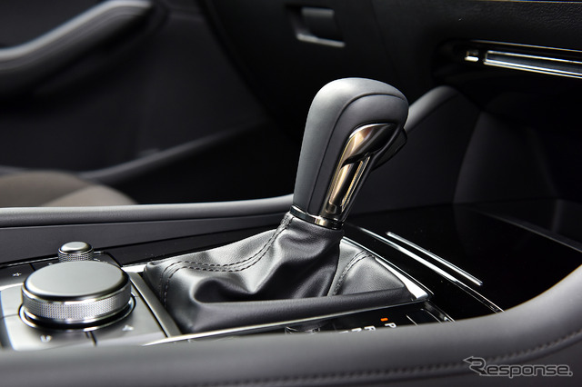 マツダ3新型 セダン(1.8 SKYACTIV-D)