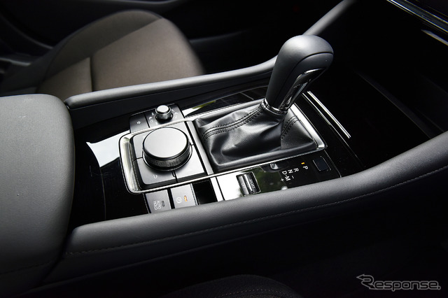 マツダ3新型 ファストバック(2.0 SKYACTIV-G)