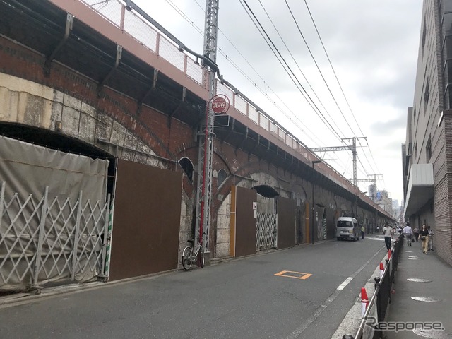 内山下町高架橋。帝国ホテルの裏側で、東京高速道路(首都高会社線)下の銀座コリドー街と並行する。
