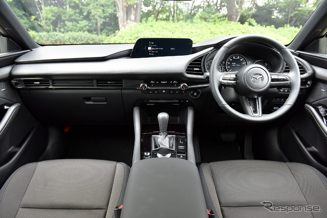 マツダ3新型 ファストバック(2.0 SKYACTIV-G)