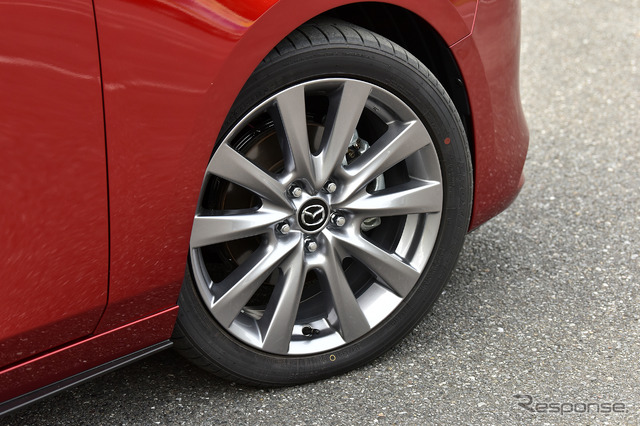 マツダ3 新型 セダン(1.8 SKYACTIV-D)