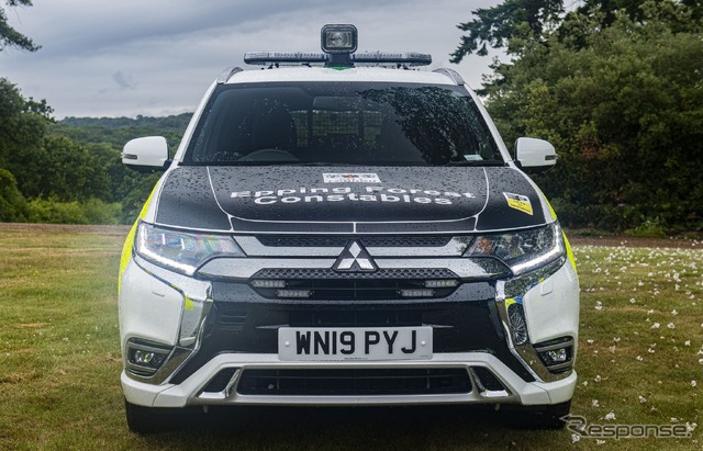 三菱 アウトランダー PHEV の英エッピングフォレストの保護パトロールカー