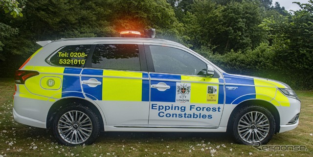 三菱 アウトランダー PHEV の英エッピングフォレストの保護パトロールカー
