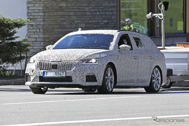 シュコダ オクタビア RS 次期型プロトタイプ(スクープ写真)