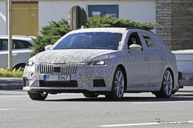 シュコダ オクタビア RS 次期型プロトタイプ(スクープ写真)