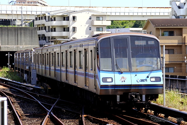 踊場駅で壁に衝突する事故が発生した横浜市営地下鉄ブルーライン。