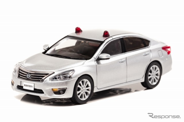 日産 ティアナ XE(L33)2016 警察本部刑事部機動捜査隊車両(2灯仕様 銀)