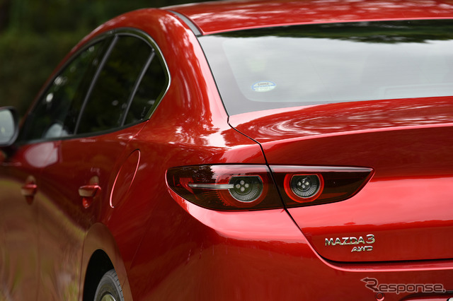 マツダ3新型 セダン(1.8 SKYACTIV-D)
