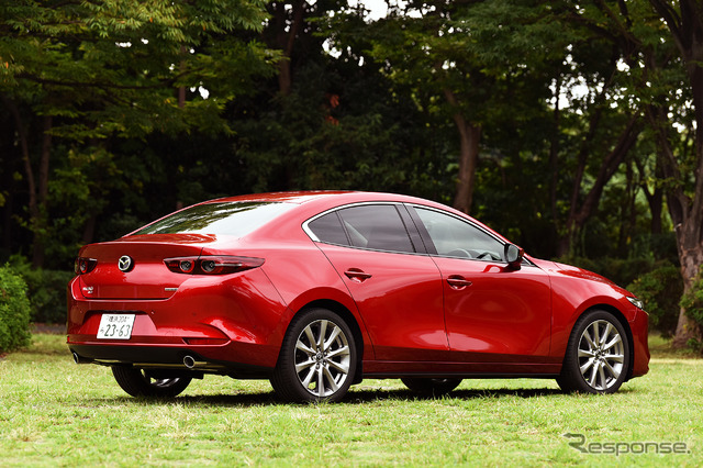 マツダ3新型 セダン(1.8 SKYACTIV-D)