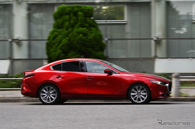 マツダ3新型 セダン(1.8 SKYACTIV-D)