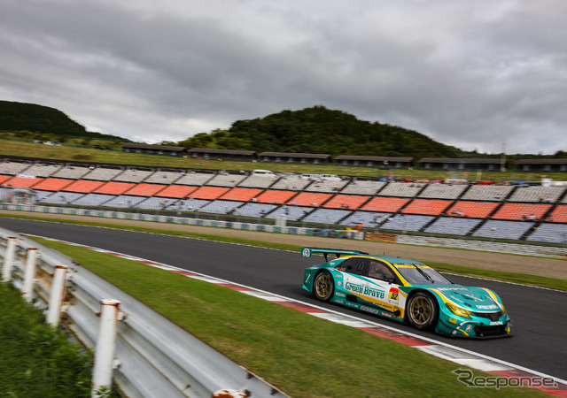 GT300クラス予選2位の#52 マークX MC。